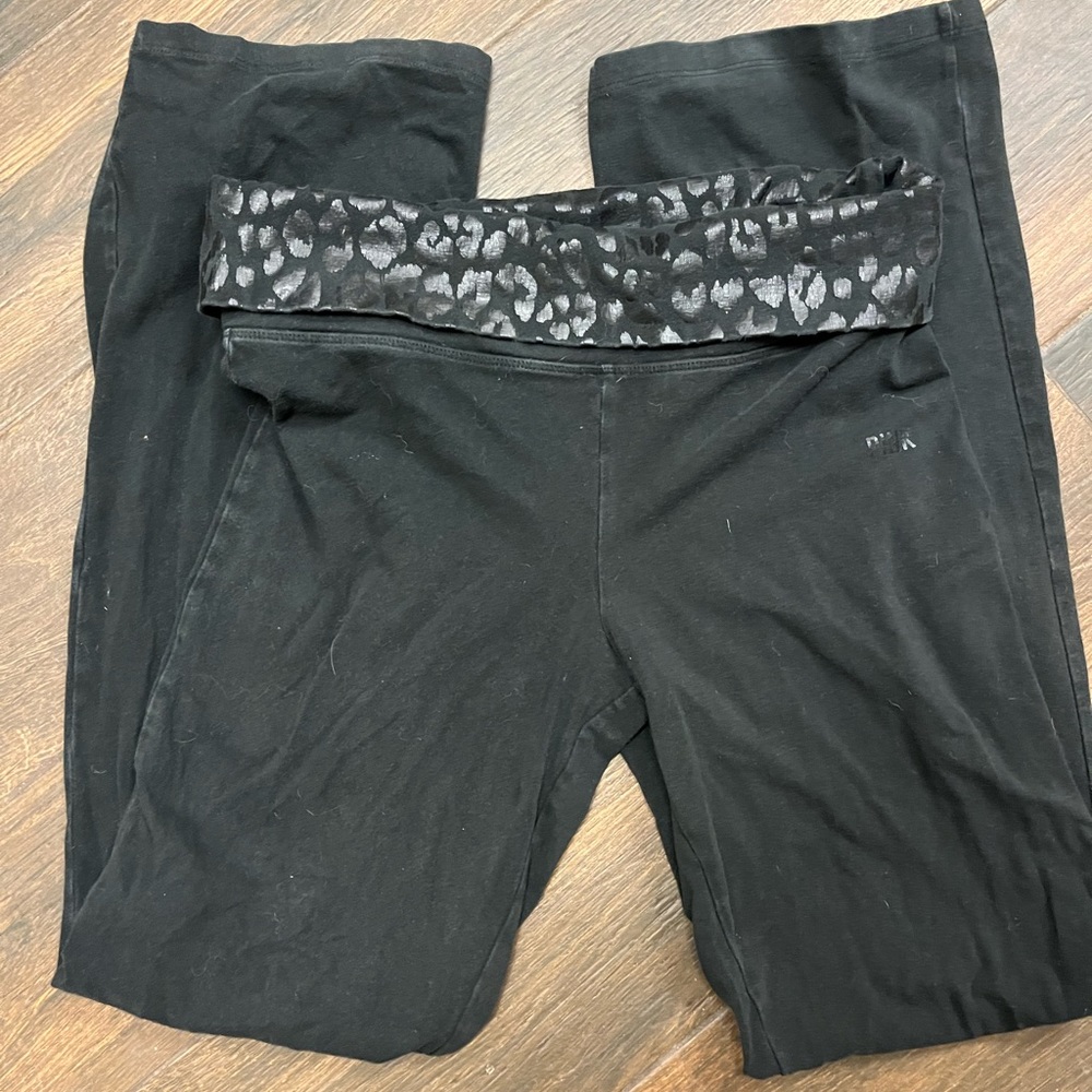 ✨Victoria’s Secret yoga leopard print pant, size medium✨